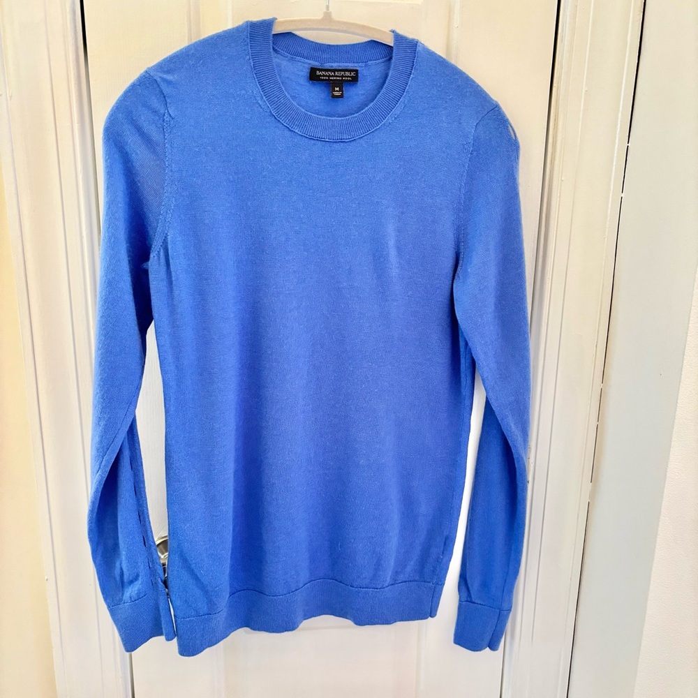 Banana Republic 100% Merino Wool Light Blue Crewneck Sweater with Sleeve detail